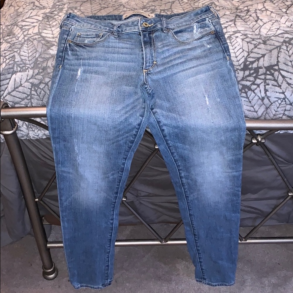 Women’s Abercrombie & Fitch Jeans size 6 W28